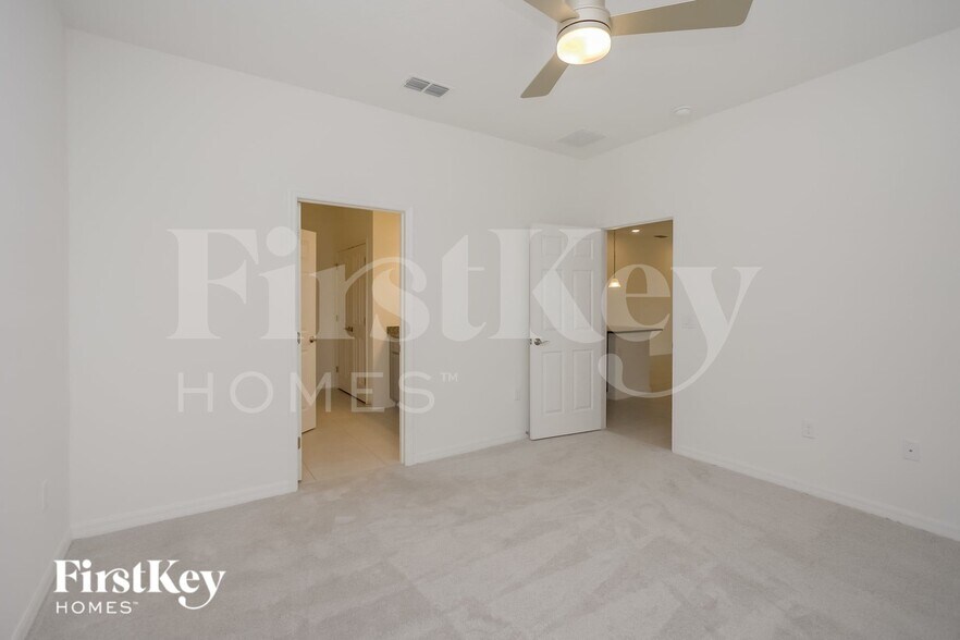 Building Photo - 344 Corbel Ln