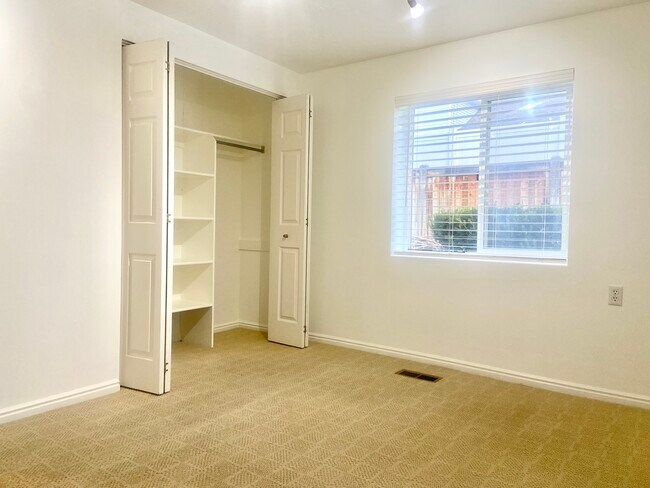 Building Photo - 5341 Trunk Bay Cir