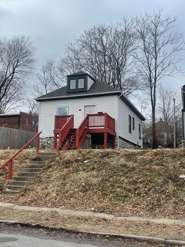 Building Photo - Remodeled 2 Bed/1 Bath home off 23rd!
