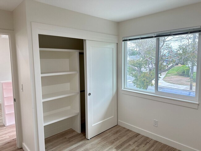 Building Photo - 1464