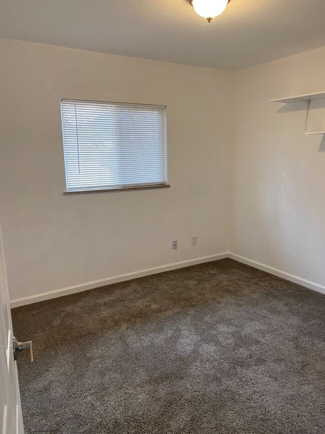 Building Photo - Gorgeous Remodeled 2 bedroom!  Must see in...