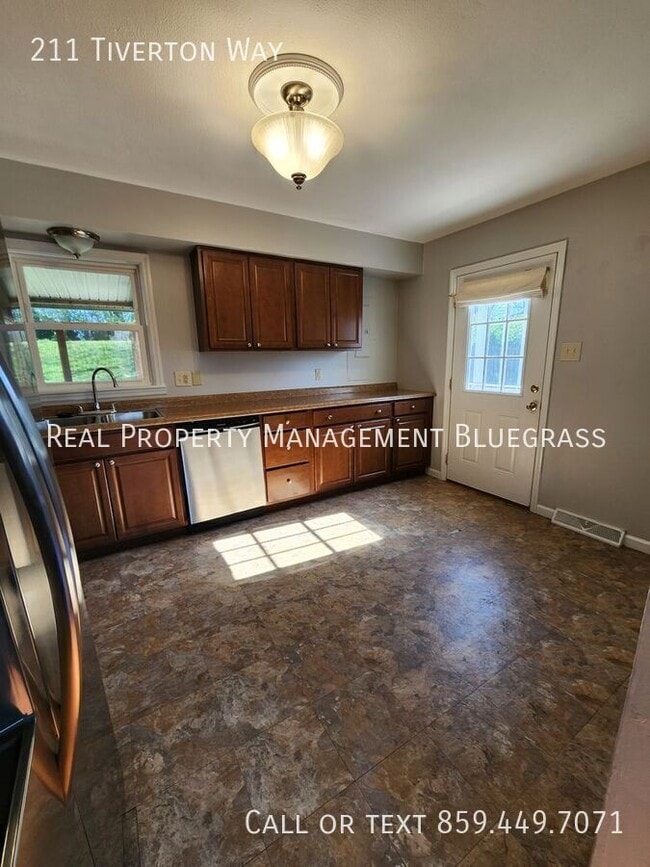 Building Photo - 211 E Tiverton Way