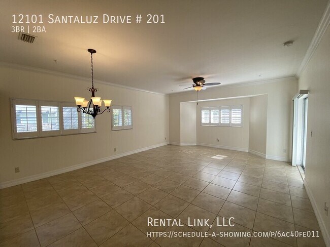 Building Photo - 12101 Santaluz Dr