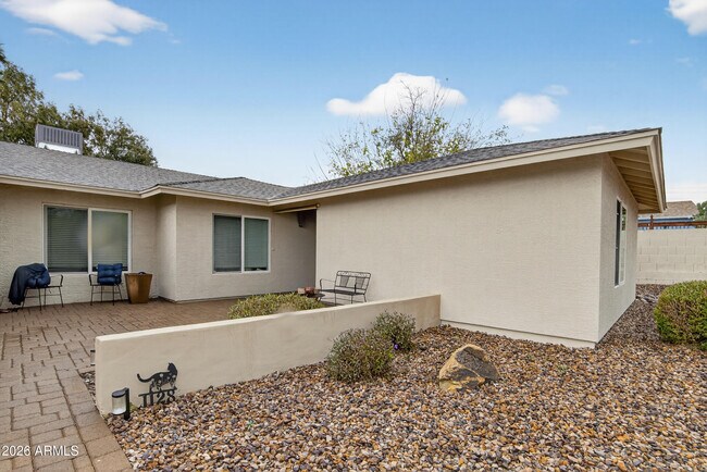 Building Photo - 1128 E Rowlands Ln