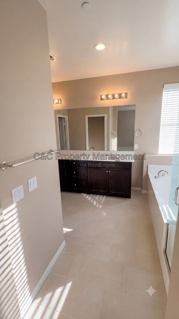 Building Photo - 28405 Wild Rose Ln