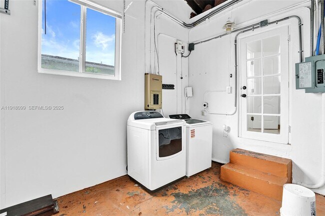 Building Photo - 5801 SW 20th St