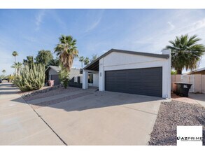 Building Photo - Stylish Living in this 4/2.5 Scottsdale House!
