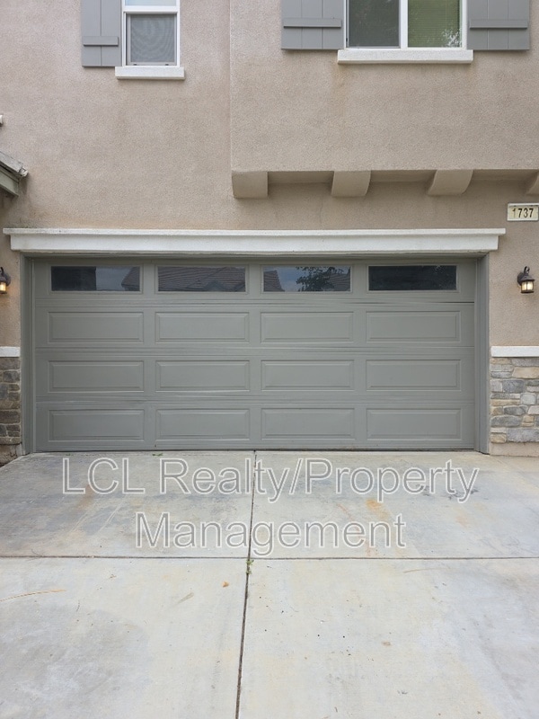 Building Photo - 1737 Dobell St