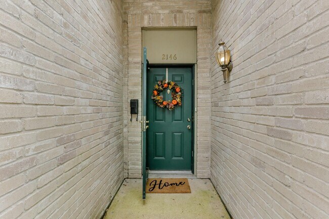 Building Photo - 2146 Greenbriar Colony Dr