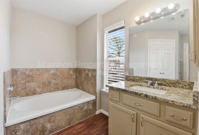 Building Photo - 3327 Shady Glen Ln