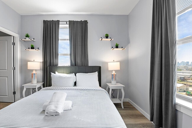 Building Photo - 95 Broadway-SI ID1240348P