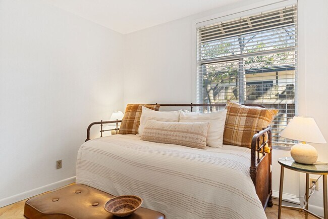 Building Photo - Centrally Located - Minutes from Dell Children's Hospital