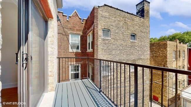 Building Photo - 2051 W Berwyn Ave