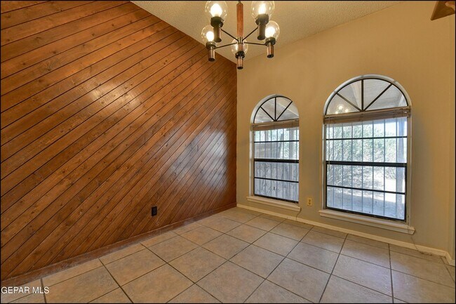 Building Photo - 10711 Ivanhoe Dr