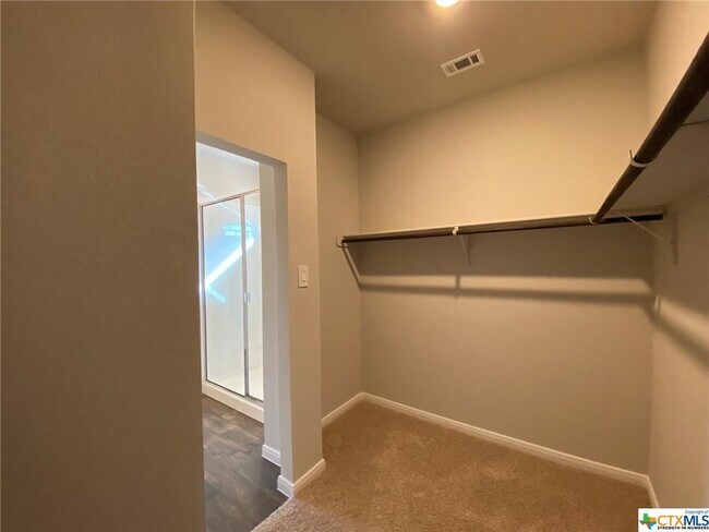 Building Photo - 154 Solitude Dr