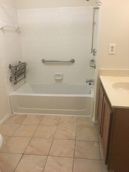 Building Photo - 12187 Chaucer Ln