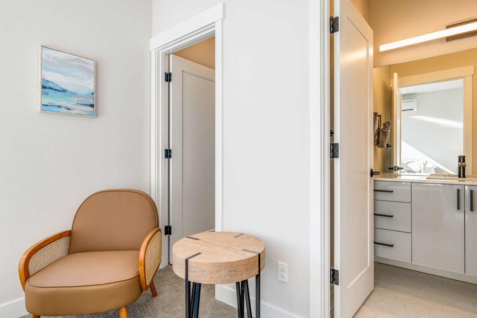 Building Photo - 1600 S Washington St