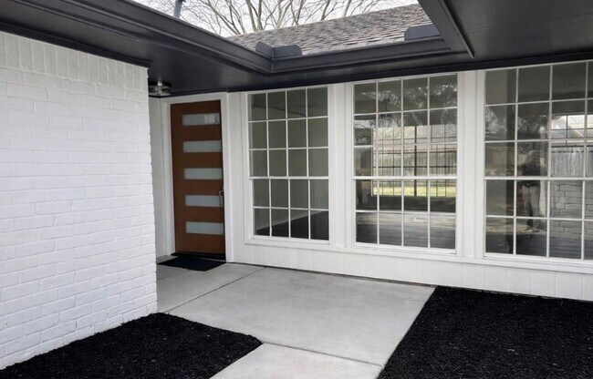 Building Photo - 10322 Sageburrow Dr