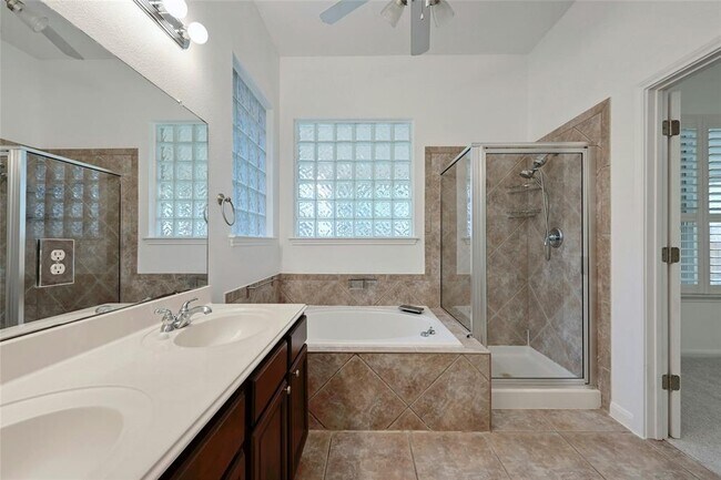 Building Photo - 10104 Hibiscus Cove