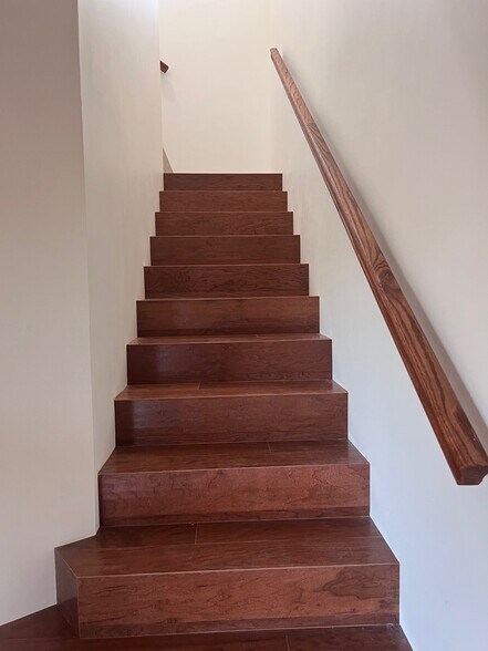 Building Photo - 1022 Don Diego Ave