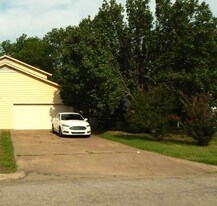 Building Photo - 6738 S 78th East Ave