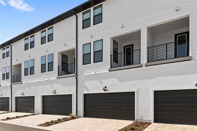 Building Photo - 15363 Hamlin Pk Dr