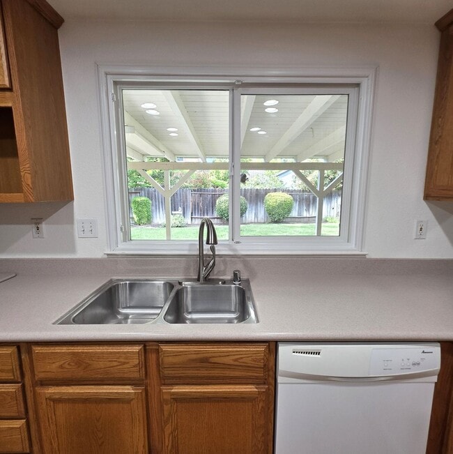 Building Photo - 4BD/2.5BA Single Story, Court Location on Walnut Creek Border