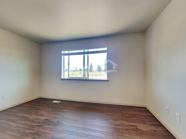 Building Photo - 16646 Rainier View Dr SE