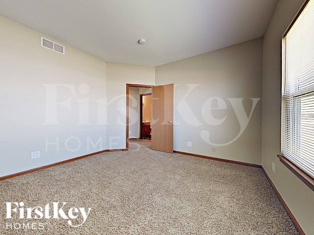 Building Photo - 1203 Quail Dr