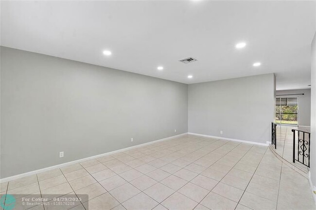 Building Photo - 3843 NW 81st Terrace