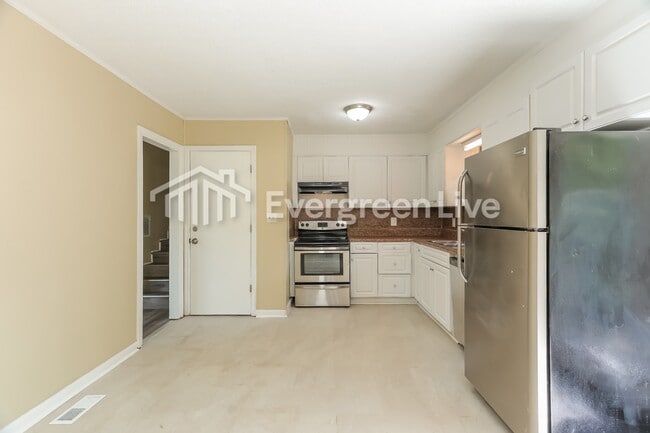 Building Photo - 3342 Cherry Ave