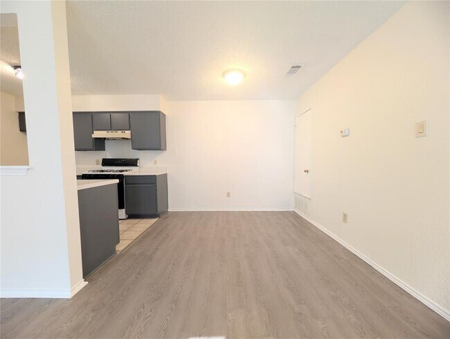 Building Photo - 2016 Redwing Way