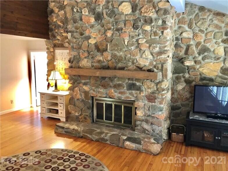 Building Photo - Room in House on Ranson Rd