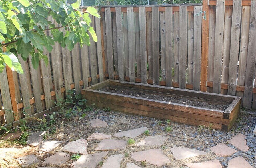 Building Photo - 17234 SW Pleasanton Ln