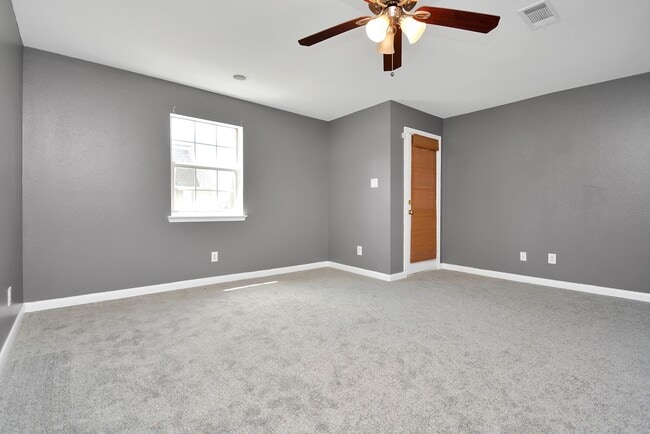 Building Photo - 11899 Algonquin Dr