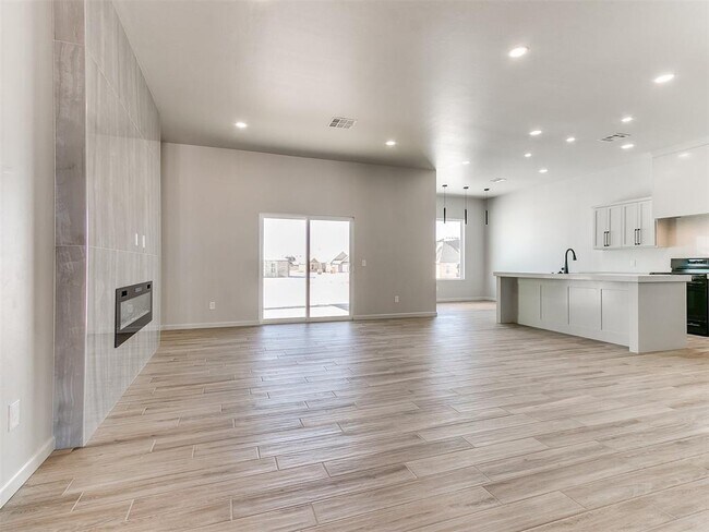 Building Photo - 25198 Scarlett St