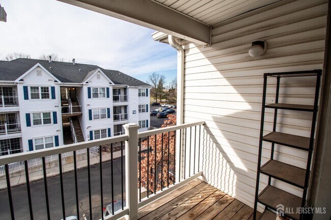 Building Photo - 1337 Waterford Dr