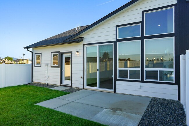 Building Photo - Just Completed  Beautiful Two Bedroom Two ...