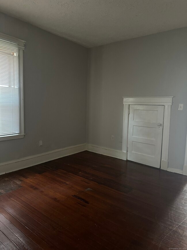 Building Photo - 54 Cabot St