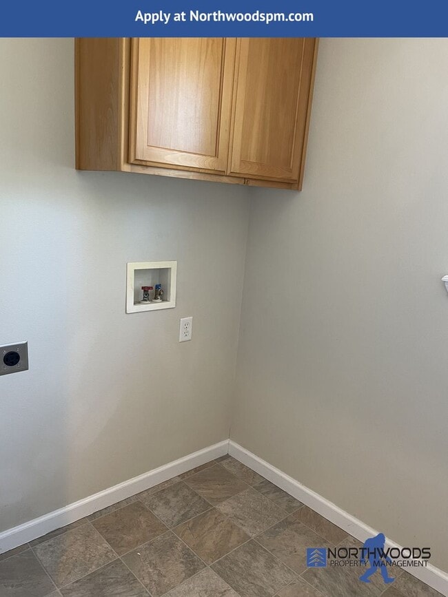 Building Photo - Beautiful 2 Story Home 3 Bdm/2.5 Bath in Q...