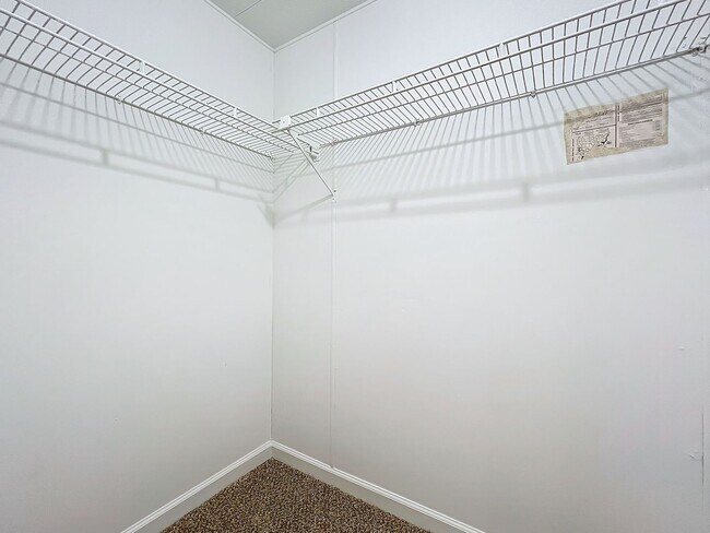Building Photo - Gorgeous fully remodeled 2-Bedroom, 2 Bath...