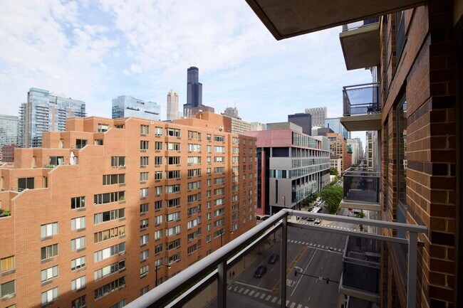 Building Photo - 1 E 8th St