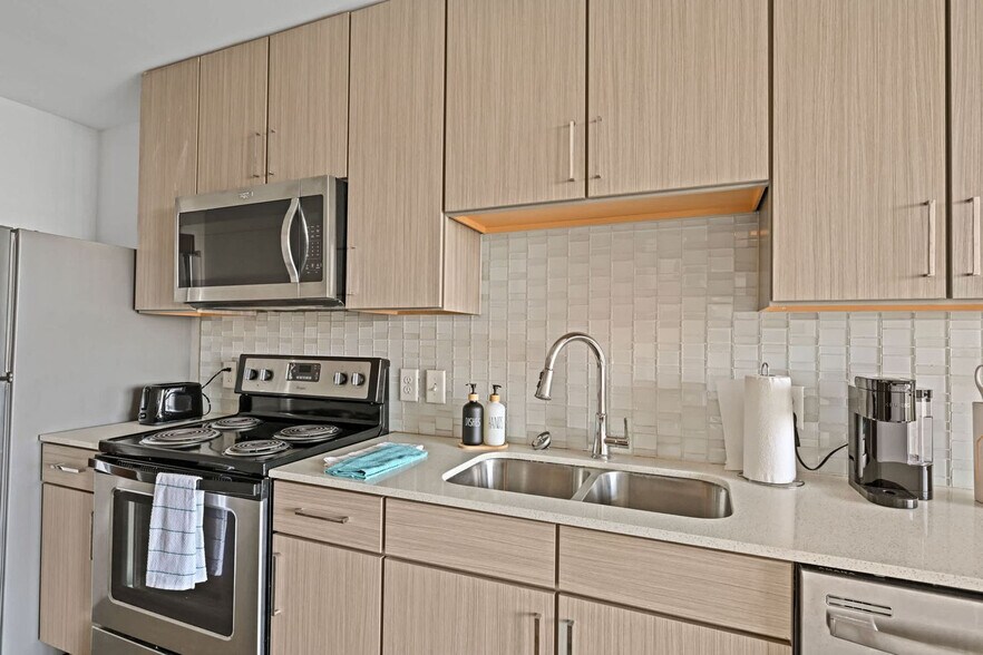 Building Photo - 28 Woolfe St