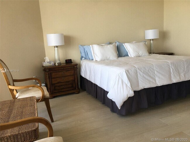 Building Photo - 100 S Birch Rd