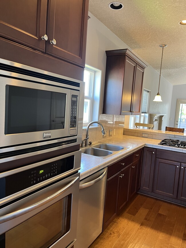 Kitchen - 35536 Jakobi St