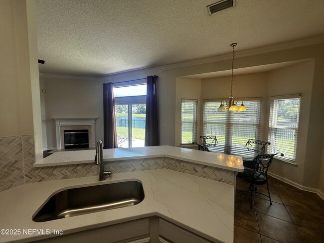Building Photo - 12080 Scarsdale Dr