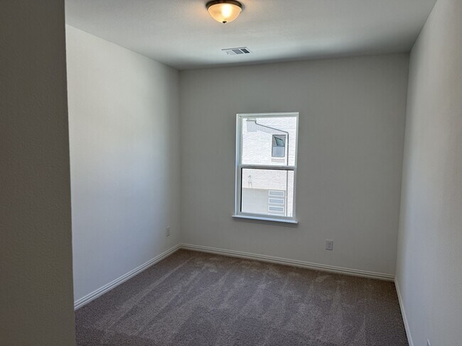 Building Photo - 1218 Daybreak Dr
