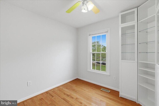 Building Photo - 13937 Middle Creek Pl