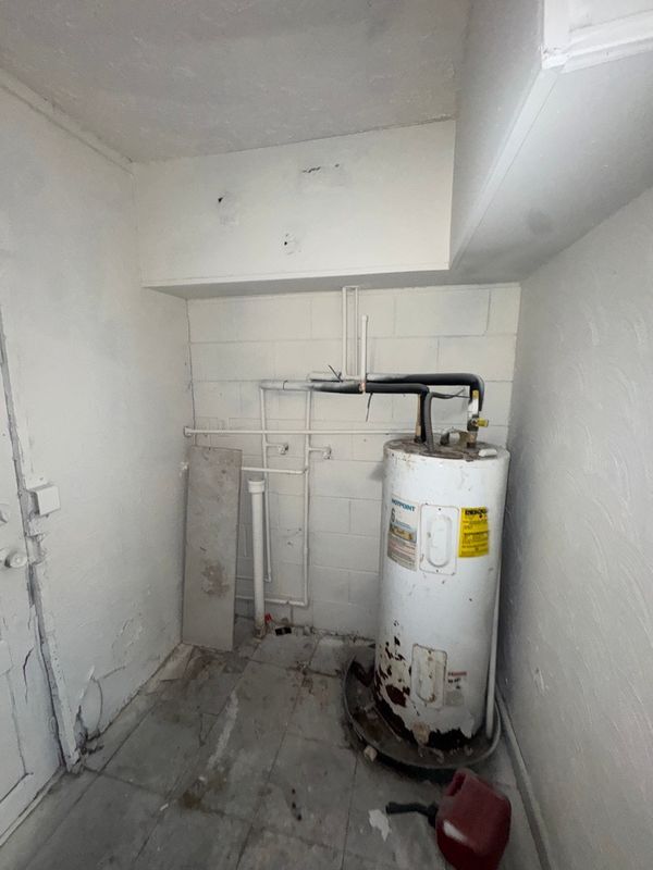 Building Photo - 1637 E 15th St