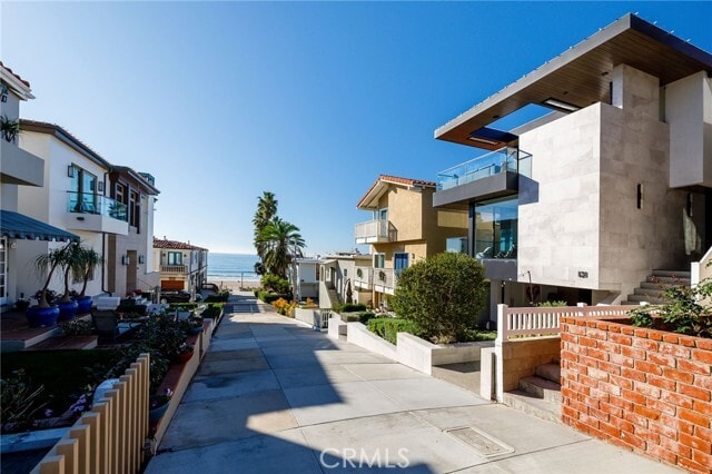 Building Photo - 121 25th St